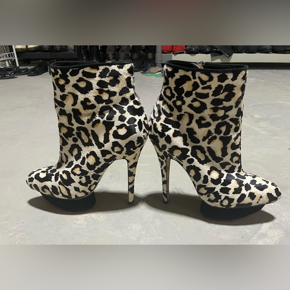 L.A.M.B. Cheetah print pony hair platform ankle boots Size 9